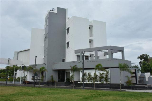 Sai Krupa Lawn And Regency, Buldhana Eksteriør bilde